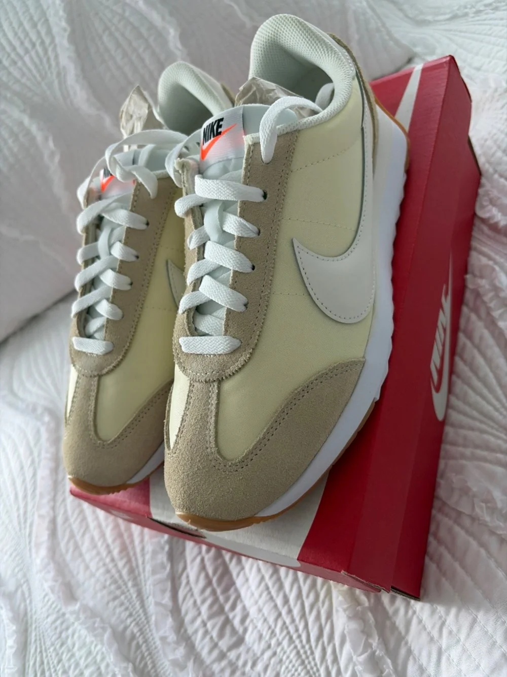 New Women’s Nike Pacific Muslin/sail white